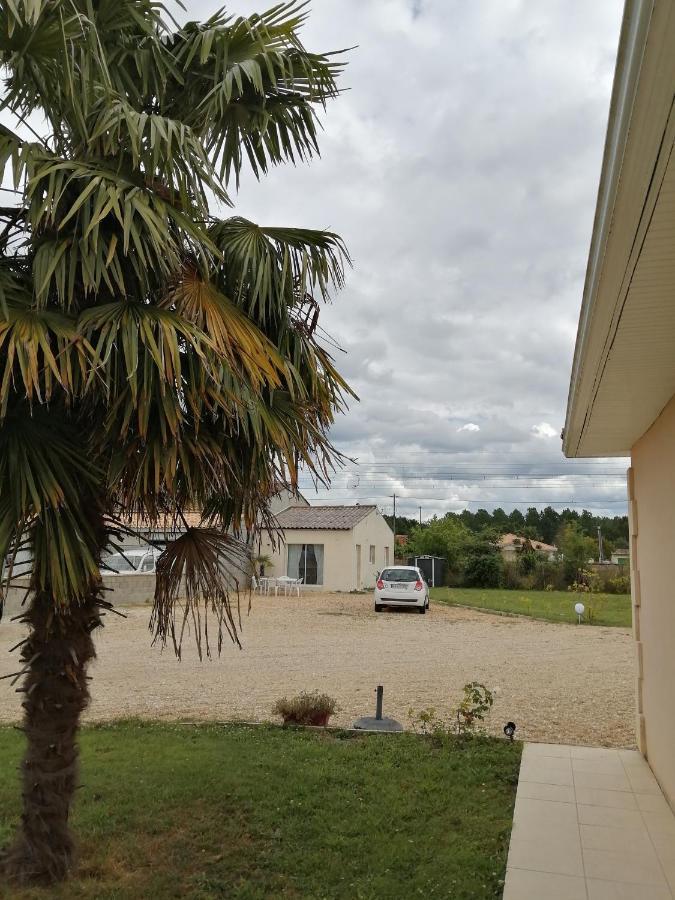La Petite Maison Des Vignes Les Eglisottes-et-Chalaures Exterior foto