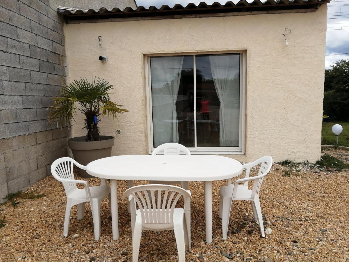 La Petite Maison Des Vignes Les Eglisottes-et-Chalaures Exterior foto